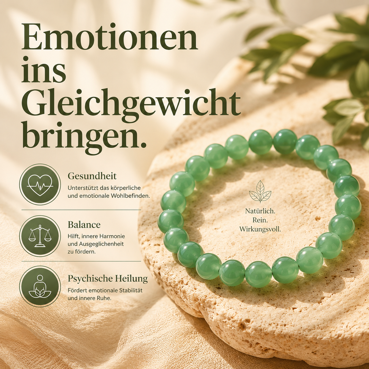 Quadratische Produktgrafik eines Armbands aus grünen Aventurin-Perlen auf einem hellen Naturstein mit sanftem, warmem Licht. Die große Überschrift lautet „Emotionen ins Gleichgewicht bringen.“ Links befinden sich drei Symbole mit den Vorteilen „Gesundheit“, „Balance“ und „Psychische Heilung“. Das minimalistische Design in Naturtönen vermittelt Ruhe, Harmonie und ein hochwertiges DTC-Erscheinungsbild mit Fokus auf das grüne Edelsteinarmband.