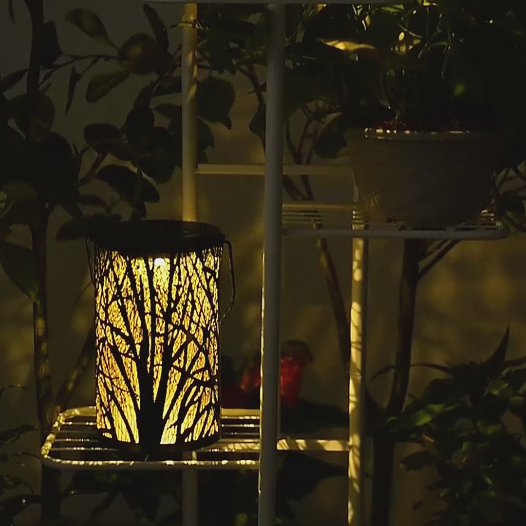 Solar-Gartenlaterne aus Metall mit Lebensbaum-Motiv