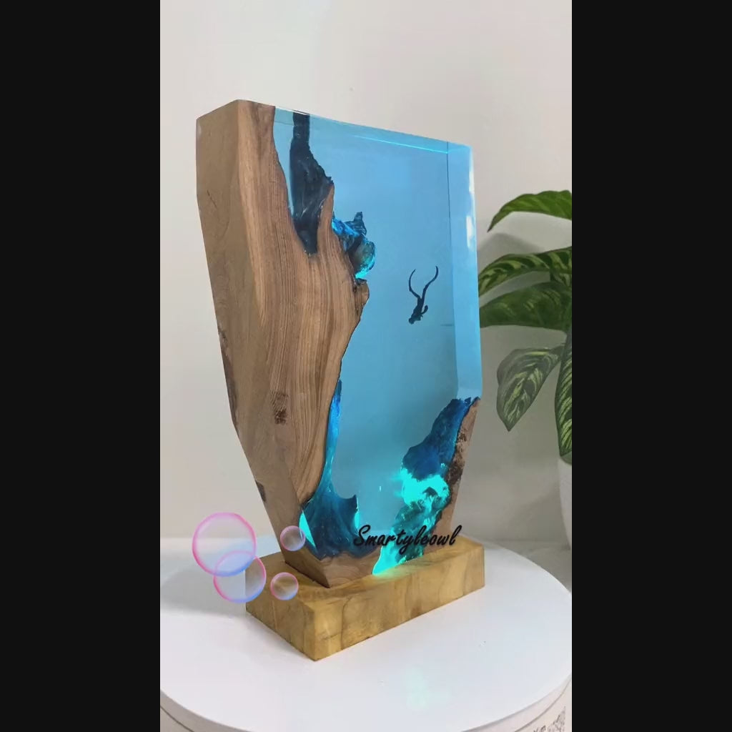 Handgefertigte Epoxidharz Lampe „Tiefsee-Abenteuer“